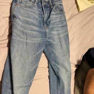 AMERCAN EAGLE MOM JEANS